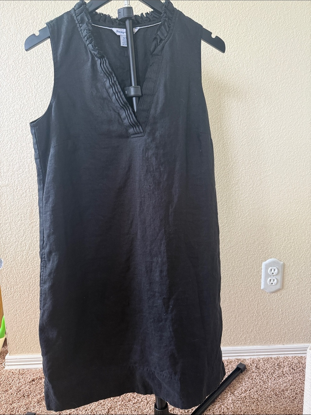Tommy Bahama Small Black Sleeveless Linen V-Neck Shift Dress with Pleated Trim